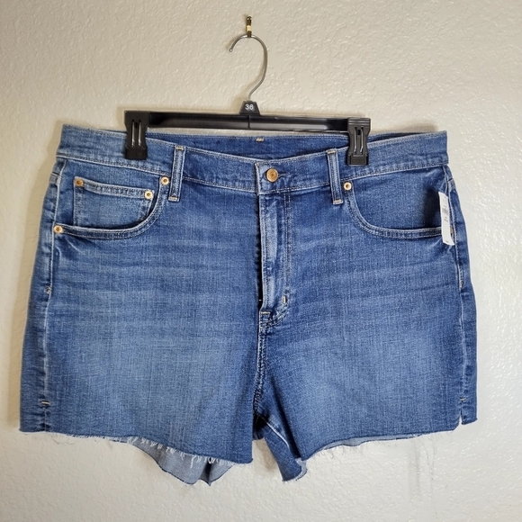NWT GAP 4" shorts high rise Shorts Sz 18/34 - Picture 1 of 9